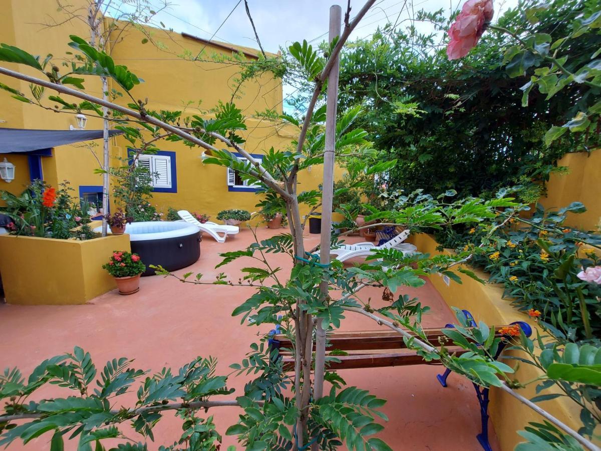 Casa Maestro Lelo - Acogedora Casa Rural Canaria Con Patios Y Jardines De Flores Las Palmas de Gran Canaria Bagian luar foto